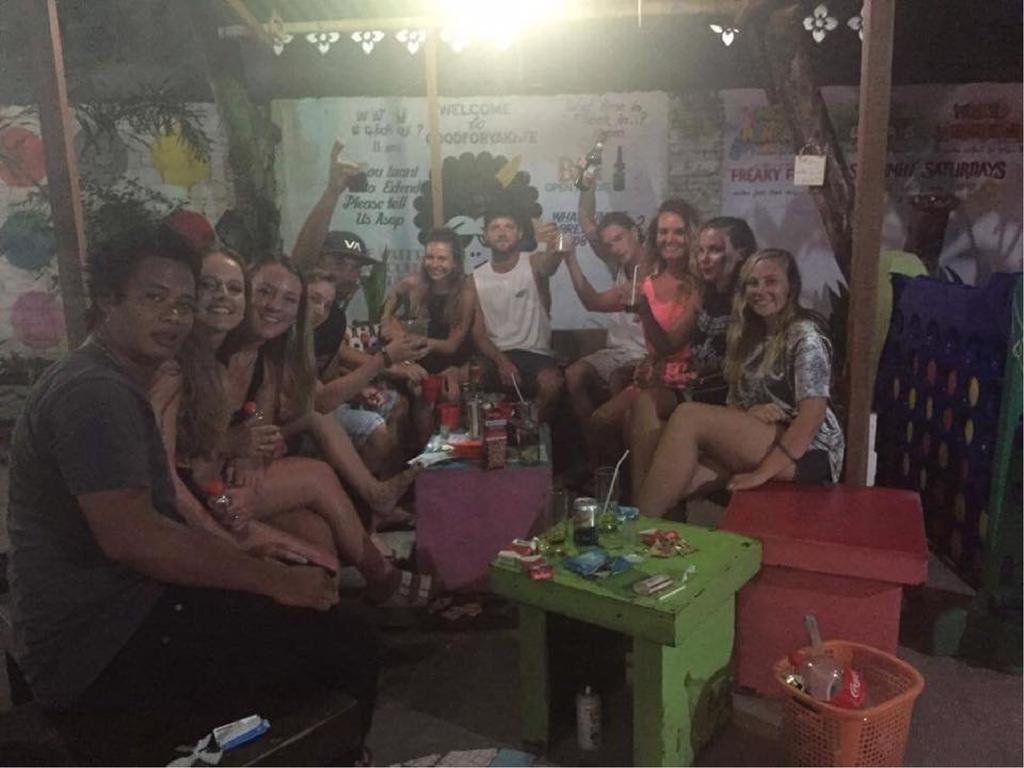 Good For Ya Knee Hostel & Bungalows (Adults Only) Gili Trawangan Exterior foto